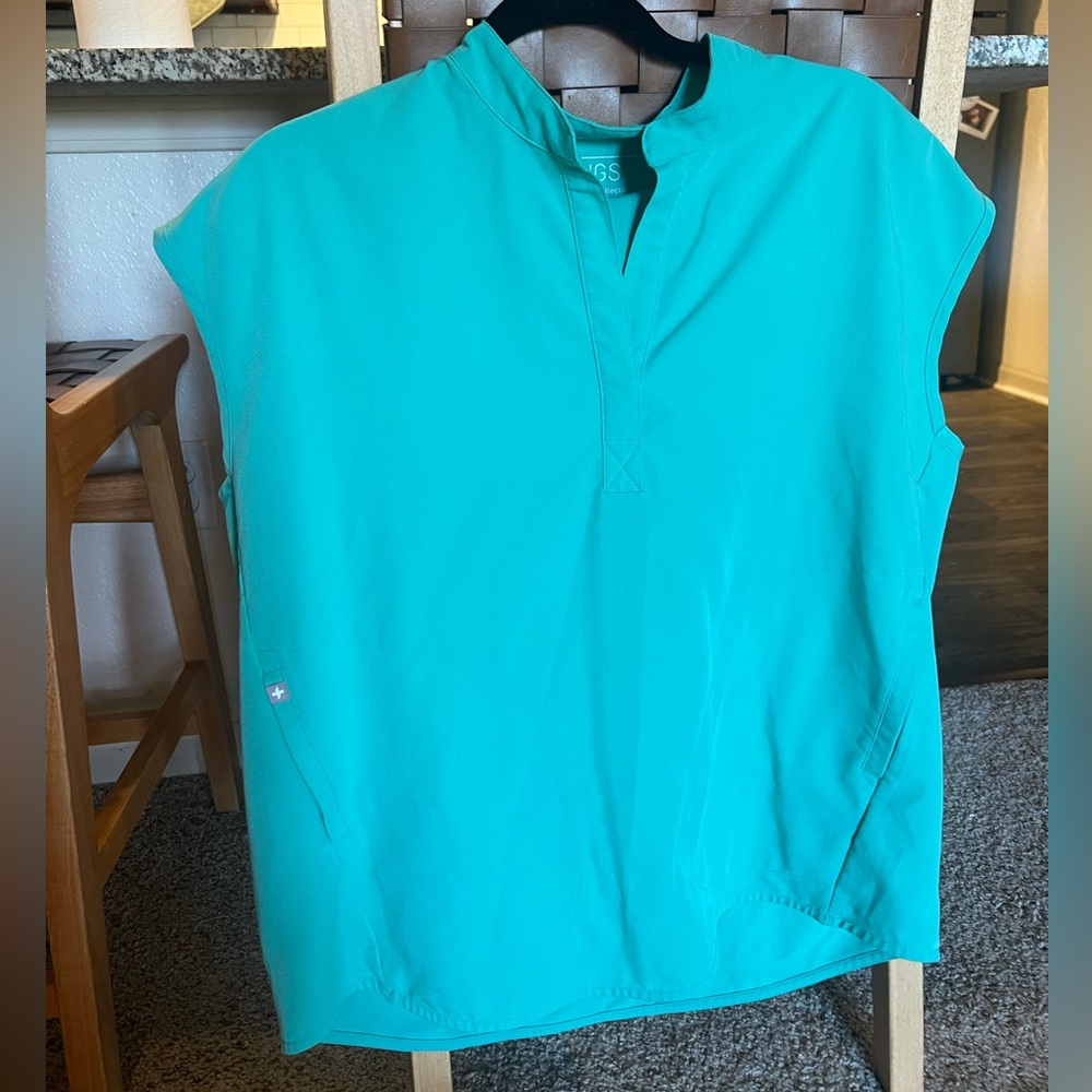 Figs Rafaela scrub top and Zamora high-waisted jogger set in Surgical Green.